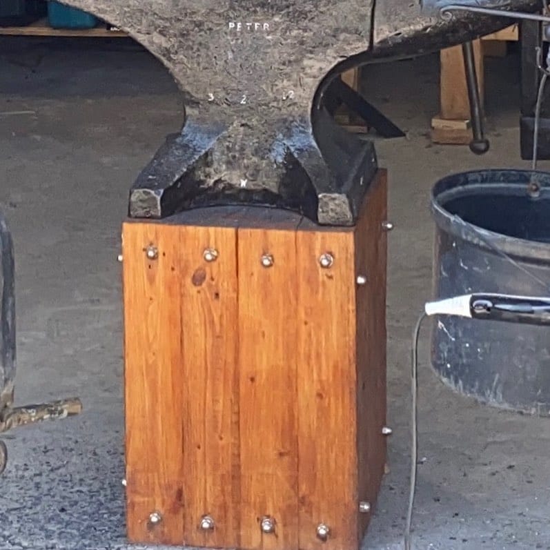Peter wright anvil, 1860, 404 pounds or 183 kg’s (2)